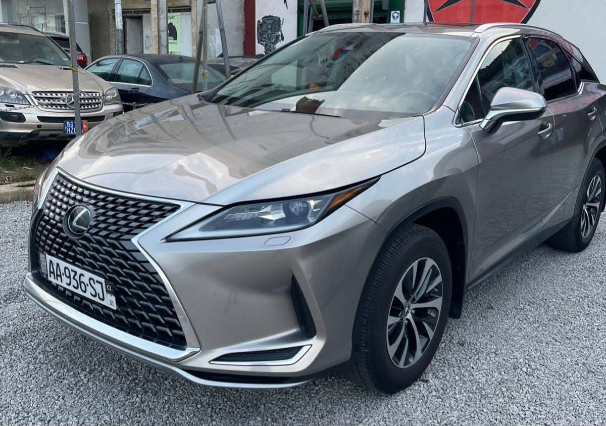 LEXUS x